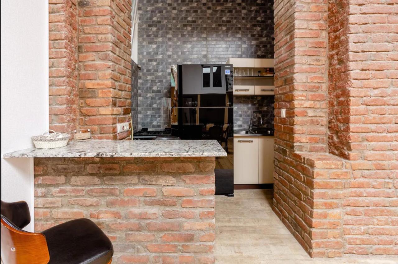 Lovely Dulcet Loft In Center Of Rustaveli Tbilisi ภายนอก รูปภาพ